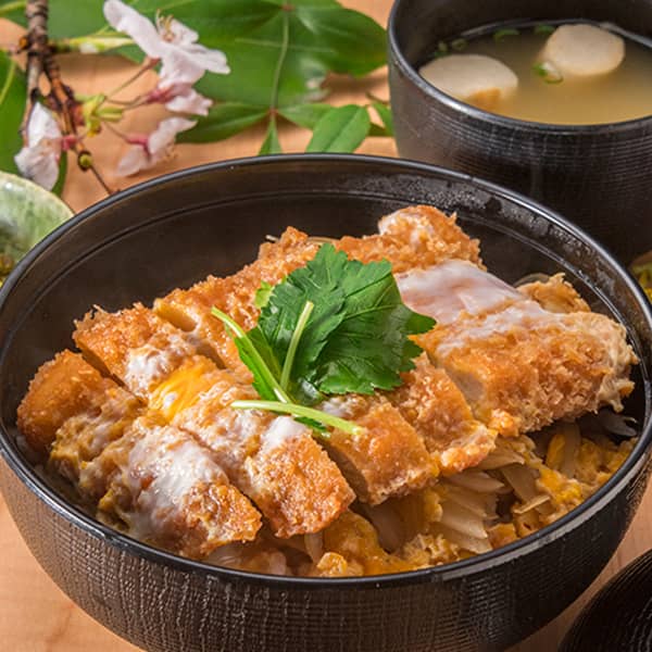 三元豚ロースカツ丼